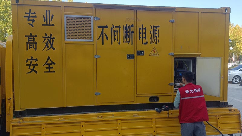龙圩柴油发电机组和UPS电源配合使用时，如何避免切换过程中的电力中断？
